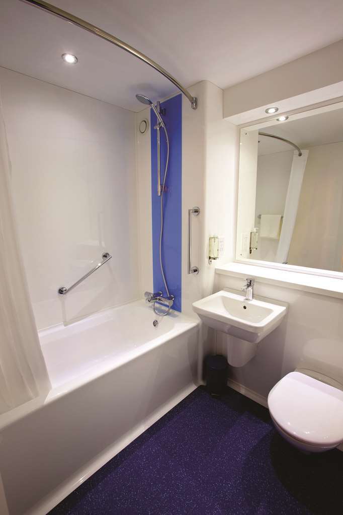 Travelodge Bromborough Port Sunlight Room photo
